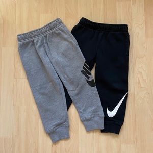 Set of Nike (boy) joggers